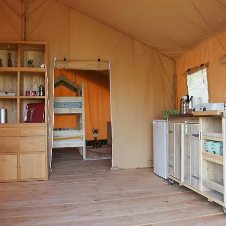 אתר קמפינג Safarilodge Confort Tent 2-6 Pers 3*