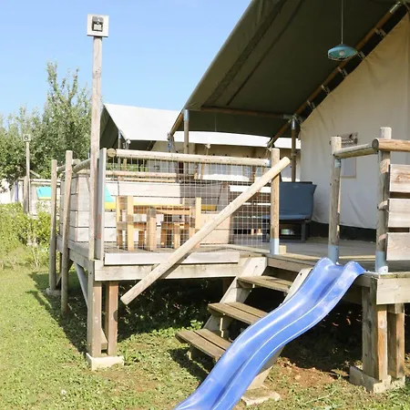 אתר קמפינג Safarilodge Confort Tent 2-6 Pers